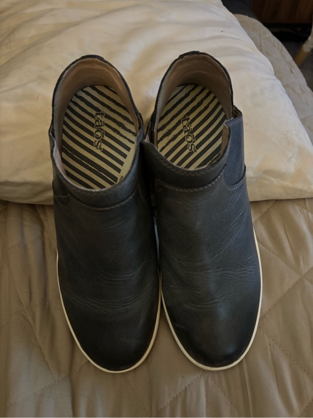 Taos Footwear women’s charcoal Slip-On Leather Sneakers